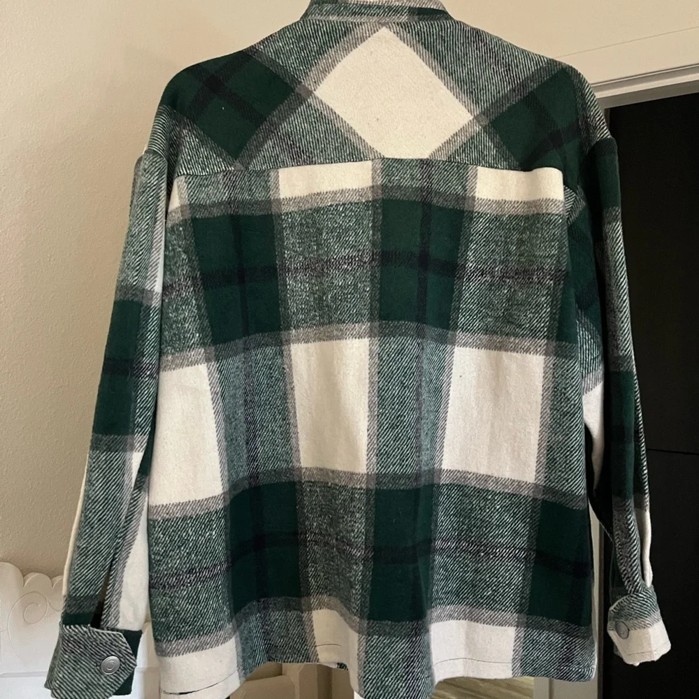 Shacket - Picture 2 of 3